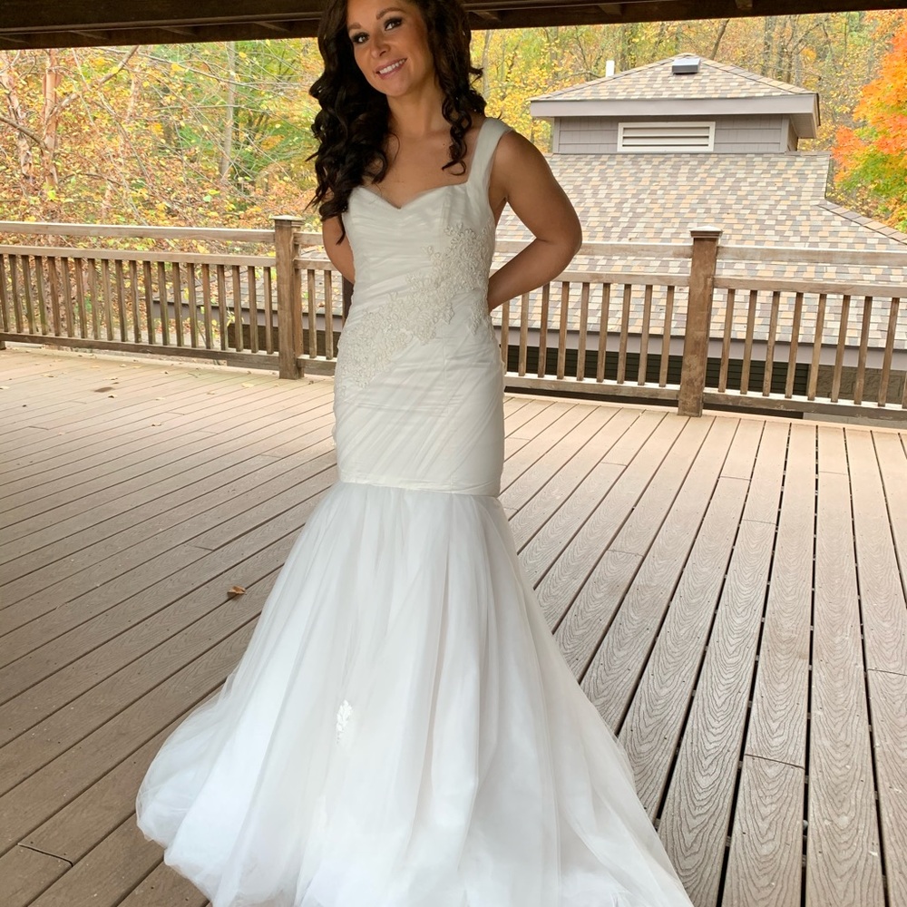 Elegant White Sleeveless Dress